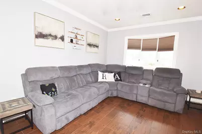 32 Lagoon Place, East Islip, NY 11730 - Photo 10