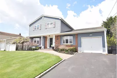 32 Lagoon Place, East Islip, NY 11730 - Photo 2