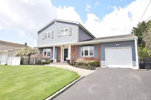 32 Lagoon Pl, East Islip, NY 11730 - Photo 2