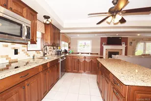 32 Lagoon Pl, East Islip, NY 11730 - Photo 4