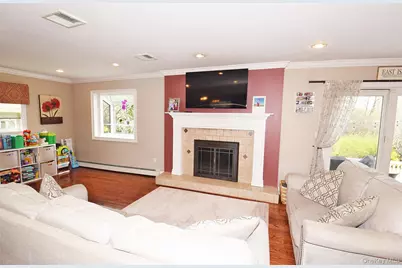 32 Lagoon Place, East Islip, NY 11730 - Photo 8