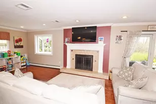 32 Lagoon Pl, East Islip, NY 11730 - Photo 8