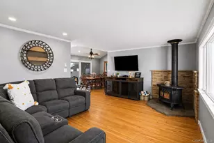 2489 Eileen Rd, Oceanside, NY 11572 - Photo 12