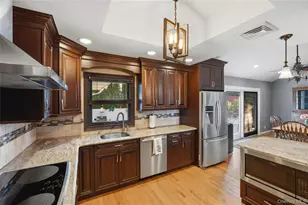 2489 Eileen Rd, Oceanside, NY 11572 - Photo 4
