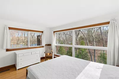 89 Isle Of Wight Road, East Hampton, NY 11937 - Photo 4