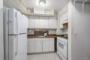 159-44 Normal Rd, Jamaica, NY 11432 - Photo 22