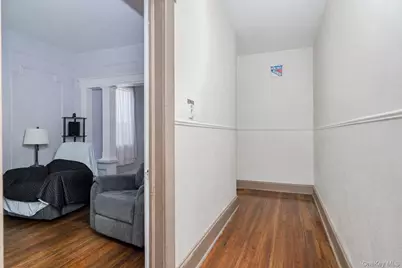 202 Dixon Avenue, New York, NY 10303 - Photo 4