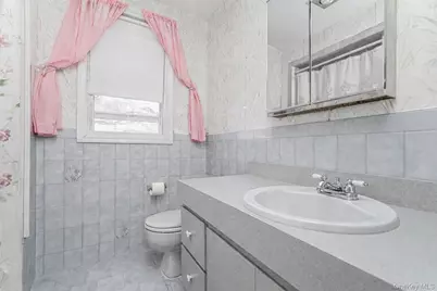202 Dixon Avenue, New York, NY 10303 - Photo 18