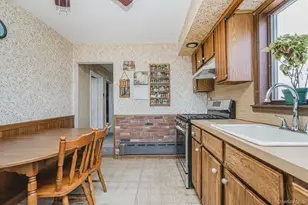 202 Dixon Ave, New York, NY 10303 - Photo 16