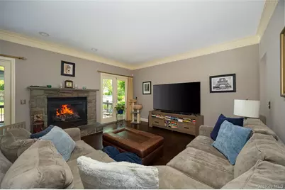 25 Evergreen Avenue, Poughkeepsie, NY 12601 - Photo 8