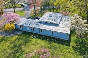 107 Wildwood Rd, Great Neck, NY 11024 - Photo 12