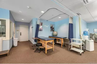 300 E Overlook #240, Port Washington, NY 11050 - Photo 16