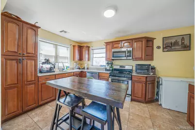 82 E Seacrest Avenue, Lindenhurst, NY 11757 - Photo 4