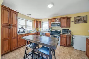 82 E Seacrest Ave, Lindenhurst, NY 11757 - Photo 4