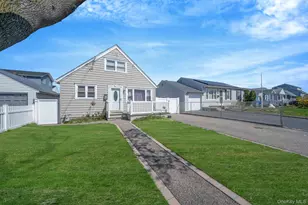 82 E Seacrest Ave, Lindenhurst, NY 11757 - Photo 2