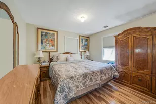 82 E Seacrest Ave, Lindenhurst, NY 11757 - Photo 14