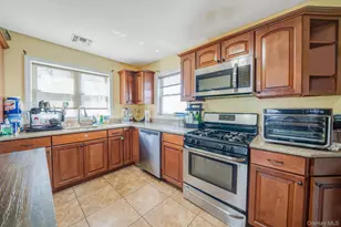 82 E Seacrest Ave, Lindenhurst, NY 11757 - Photo 6