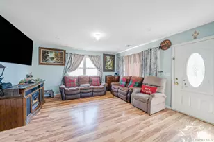 82 E Seacrest Ave, Lindenhurst, NY 11757 - Photo 8