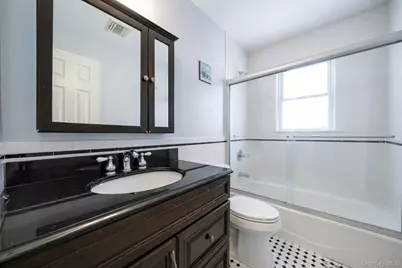 82 E Seacrest Avenue, Lindenhurst, NY 11757 - Photo 16