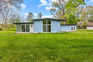 107A Wildwood Rd, Great Neck, NY 11024 - Photo 4