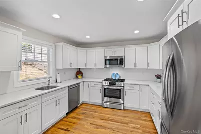 3 Clear Creek Court, Huntington Station, NY 11746 - Photo 18