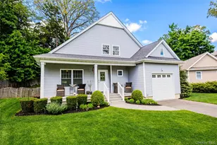 3 Clear Creek Ct, Huntington Station, NY 11746 - Photo 2