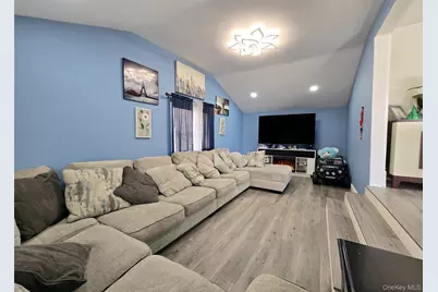 17 Gregory Drive, Ronkonkoma, NY 11779 - Photo 8