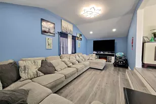 17 Gregory Dr, Ronkonkoma, NY 11779 - Photo 8