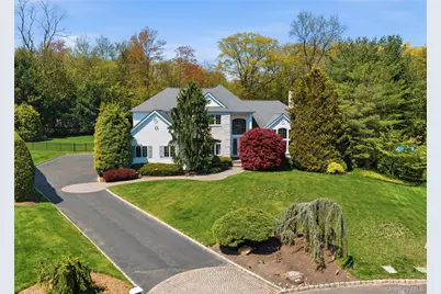 46 Hunting Hollow Court, Dix Hills, NY 11746 - Photo 2