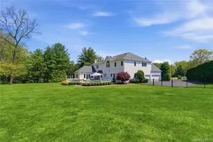 46 Hunting Hollow Ct, Dix Hills, NY 11746 - Photo 30