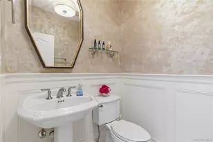 46 Hunting Hollow Ct, Dix Hills, NY 11746 - Photo 20