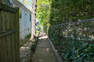 10 McKenzie St, Huntington, NY 11743 - Photo 34