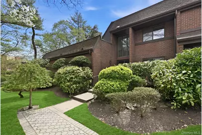 25 Chestnut Hill, Roslyn, NY 11576 - Photo 1