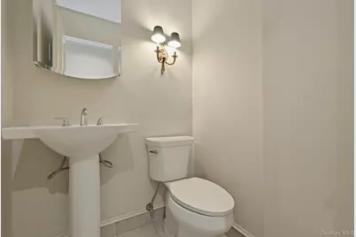 25 Chestnut Hill, Roslyn, NY 11576 - Photo 22