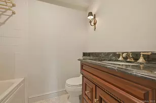 25 Chestnut Hill, Roslyn, NY 11576 - Photo 16