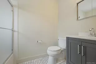 25 Chestnut Hill, Roslyn, NY 11576 - Photo 20