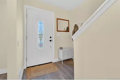 11 Squires Gate #unit B, Poughkeepsie, NY 12603 - Photo 4