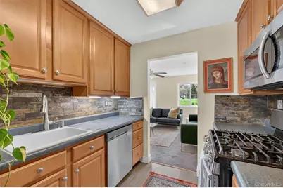 11 Squires Gate #unit B, Poughkeepsie, NY 12603 - Photo 14