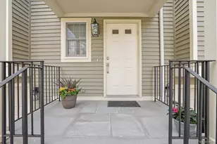 1502 Regent Dr, Mount Kisco, NY 10549 - Photo 2