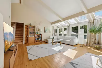 130 Wood Hollow Lane, New Rochelle, NY 10804 - Photo 6