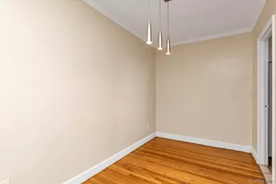 275 Maple Avenue #D6, Rockville Centre, NY 11570 - Photo 6