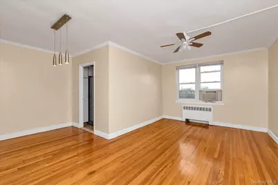 275 Maple Avenue #D6, Rockville Centre, NY 11570 - Photo 4