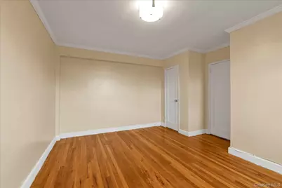275 Maple Avenue #D6, Rockville Centre, NY 11570 - Photo 10