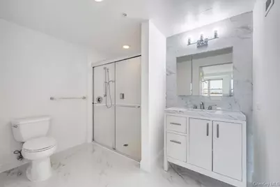300 E Overlook #534, Port Washington, NY 11050 - Photo 18