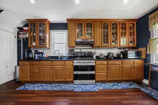1031 Theodora St, Franklin Square, NY 11010 - Photo 6