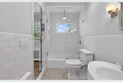 9 Eldridge Place, Glen Cove, NY 11542 - Photo 32