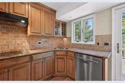 9 Eldridge Place, Glen Cove, NY 11542 - Photo 22