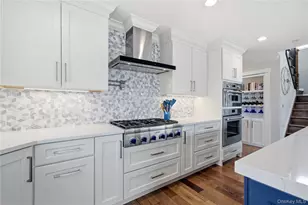 909 S 5th St, Lindenhurst, NY 11757 - Photo 8