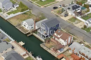 909 S 5th St, Lindenhurst, NY 11757 - Photo 50