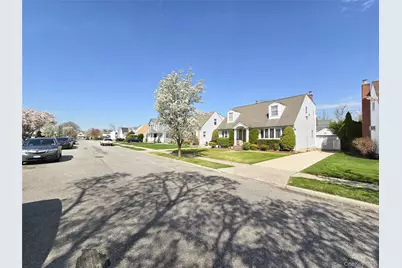 29 Tenafly Drive, New Hyde Park, NY 11040 - Photo 2